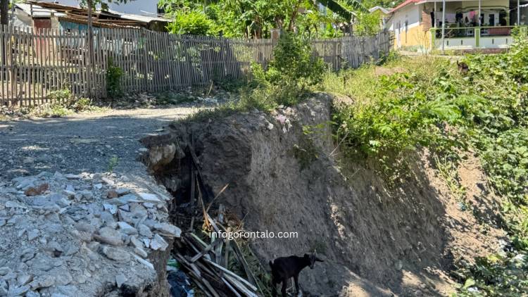 Sudah Setahun, Jalan Longsor di Leato Selatan Kota Gorontalo Masih Terbengkalai
